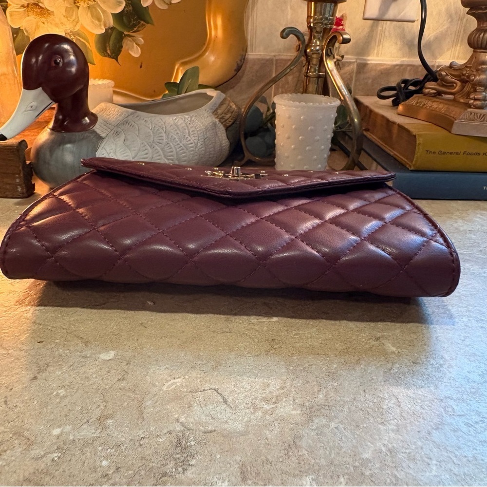 Badgley Mischka Purple Crossbody Bag with Gold Hardware and Quilted Design - Picture 13 of 15